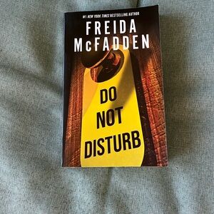 Freida McFadden 'Do Not Disturb' Book